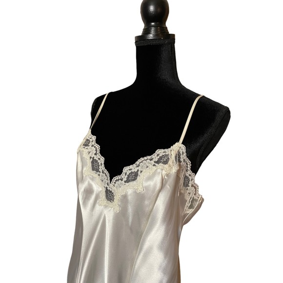 Vintage White Lace Trim Nightgown Set - Picture 9 of 11